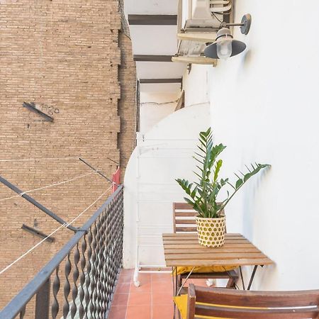 Spacious 3 Bed Apt In The Heart Of Sant Antoni Barcelona Exterior photo