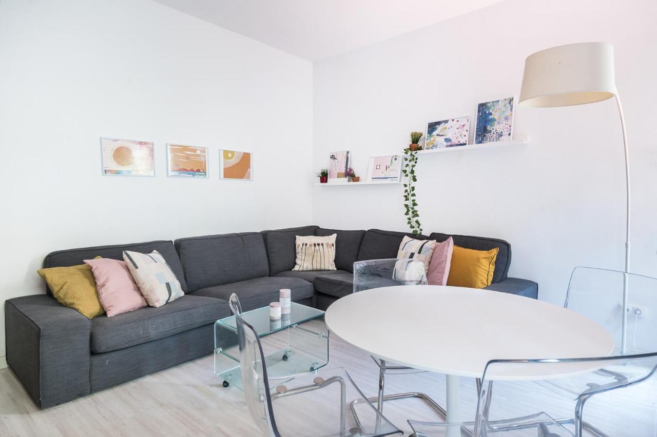 Spacious 3 Bed Apt In The Heart Of Sant Antoni Barcelona Exterior photo