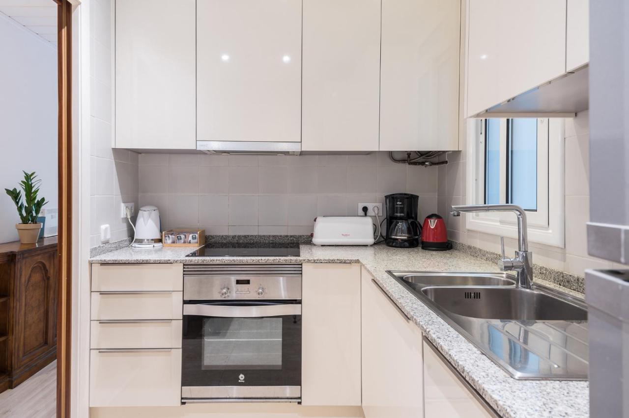 Spacious 3 Bed Apt In The Heart Of Sant Antoni Barcelona Exterior photo