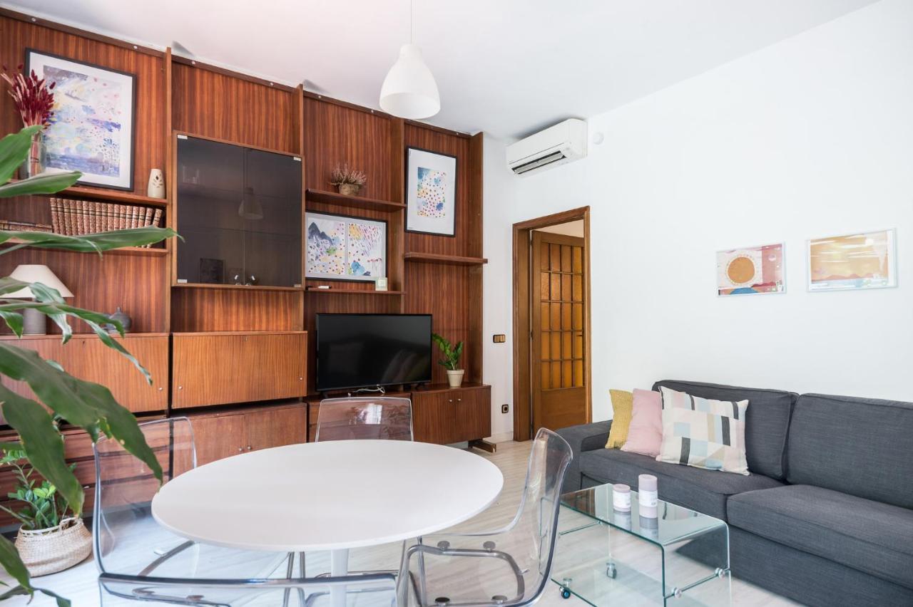 Spacious 3 Bed Apt In The Heart Of Sant Antoni Barcelona Exterior photo