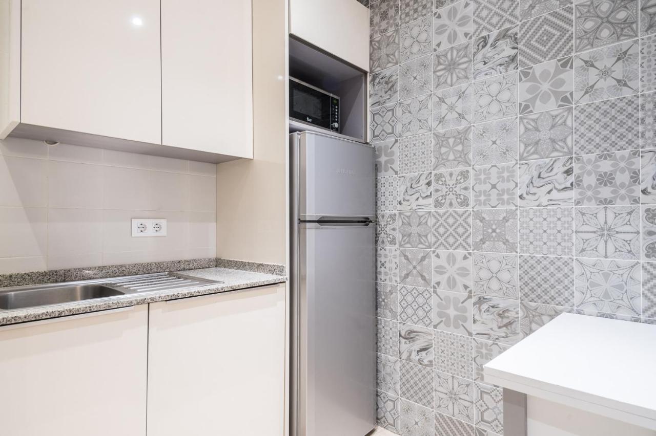 Spacious 3 Bed Apt In The Heart Of Sant Antoni Barcelona Exterior photo