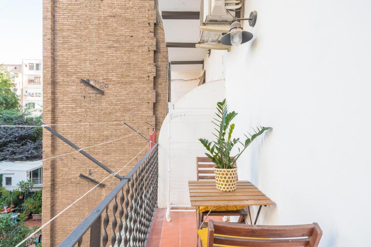 Spacious 3 Bed Apt In The Heart Of Sant Antoni Barcelona Exterior photo