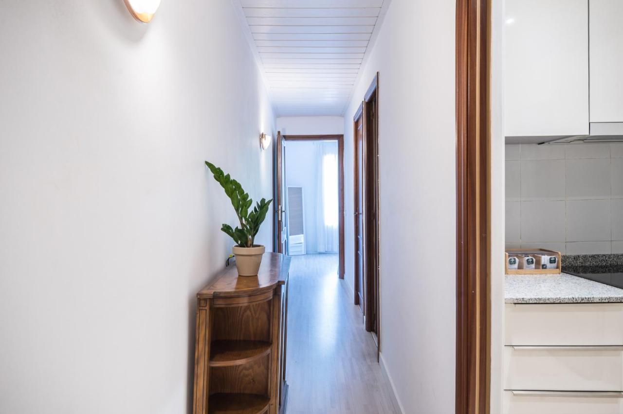 Spacious 3 Bed Apt In The Heart Of Sant Antoni Barcelona Exterior photo